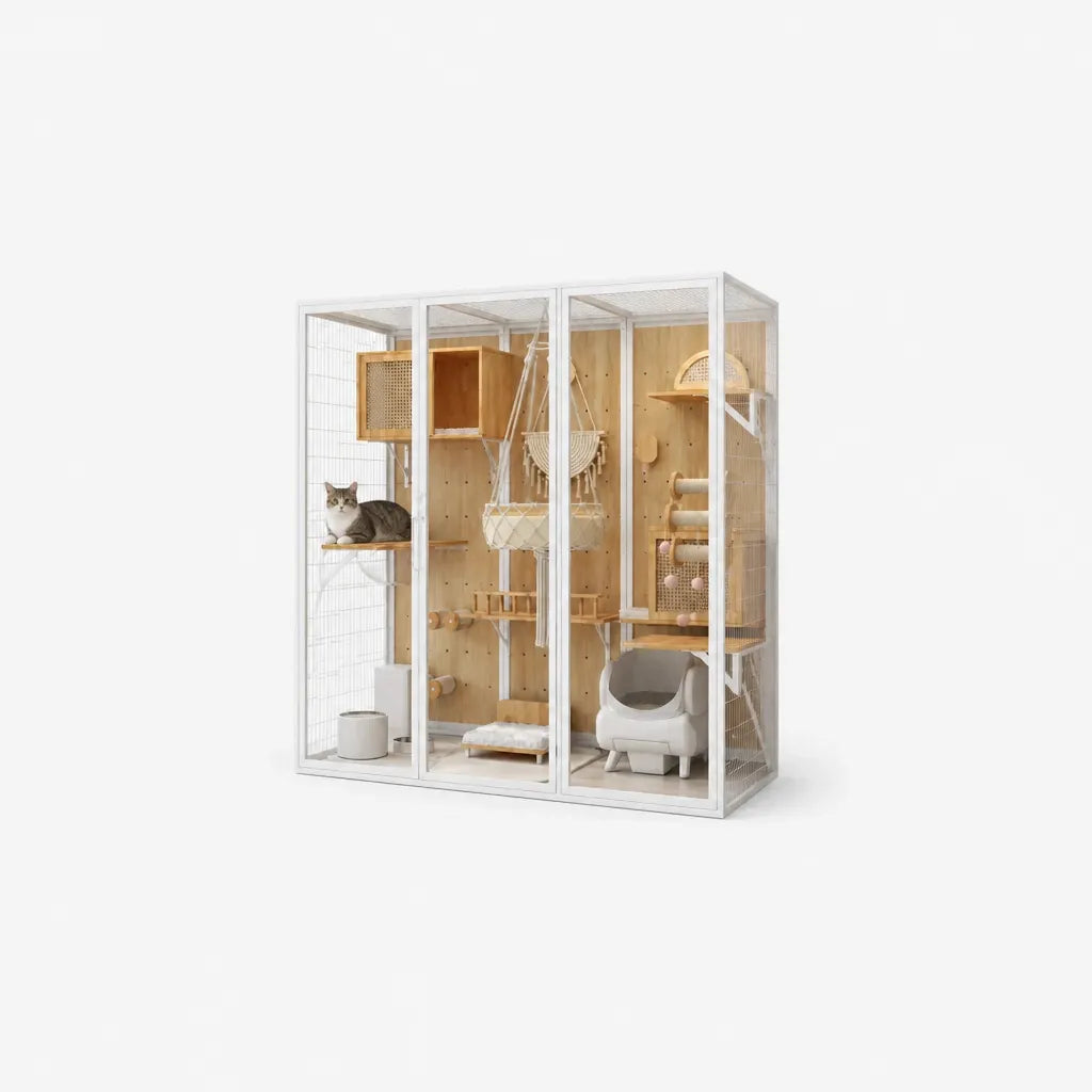 Mira kattenverblijf met kat op platform – groot luxe kattenverblijf wit staal met houten platforms, rotan huisje en macramé hangschommel